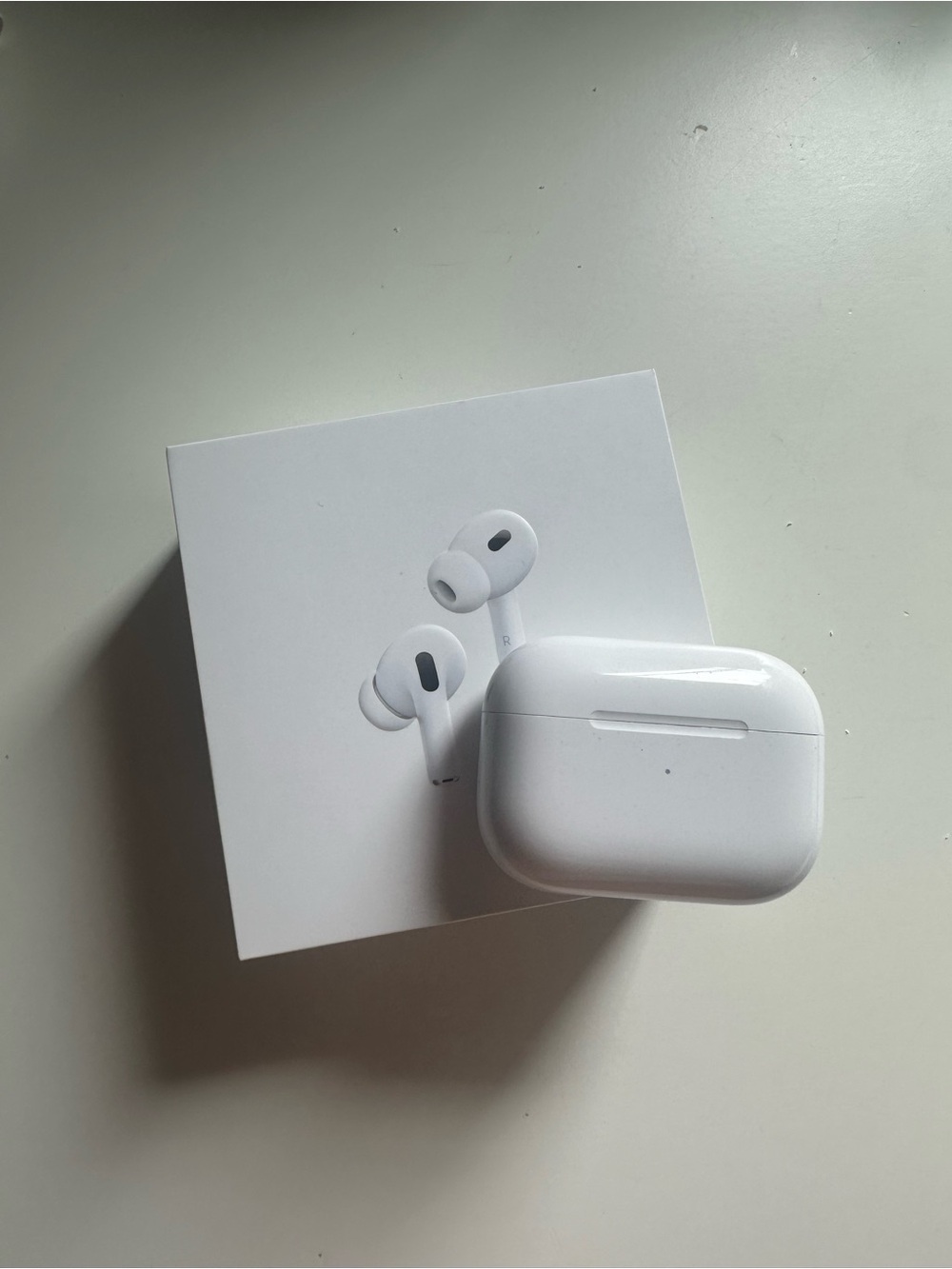 Single Left Apple Airpod (2nd Gen) with Charging Case - White